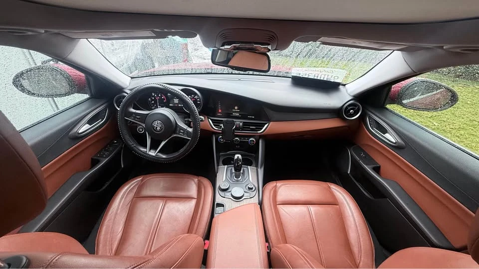 2017 Alfa Romeo Giulia - Image 5 of 9