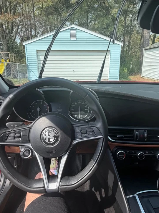 2017 Alfa Romeo Giulia - Image 4 of 11