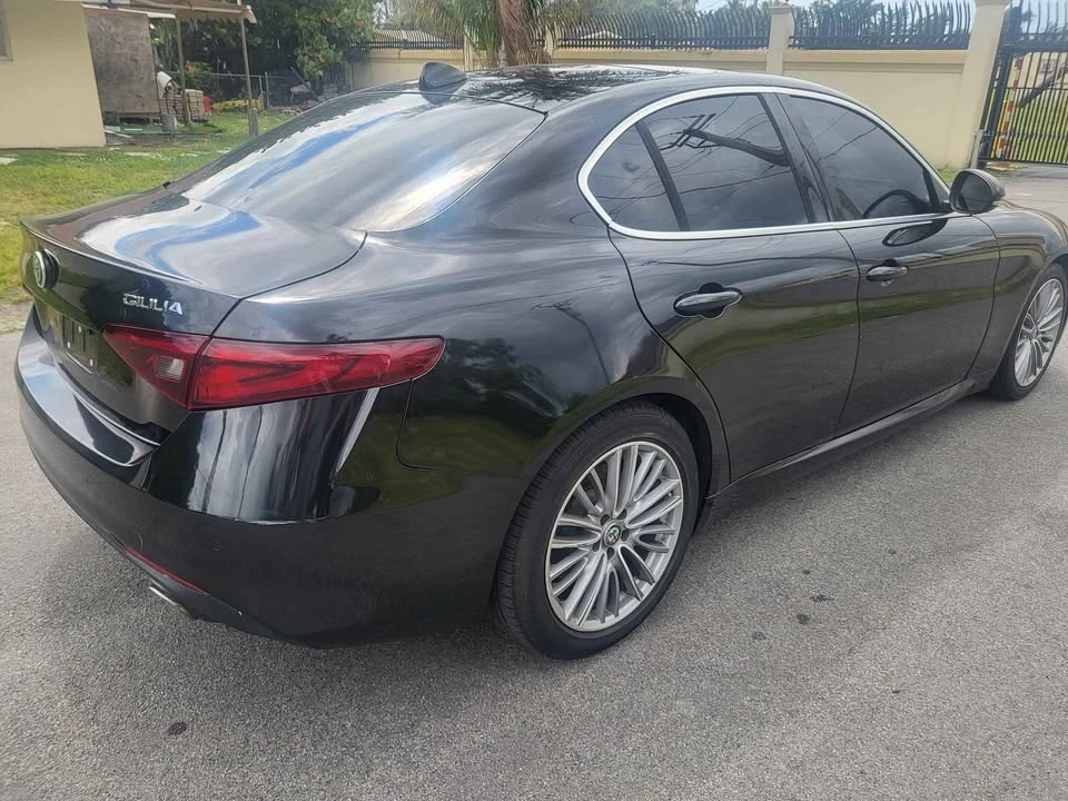 2017 Alfa Romeo Giulia - Image 5 of 12