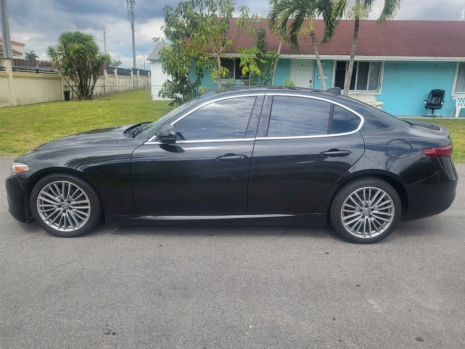 2017 Alfa Romeo Giulia - Image 7 of 12