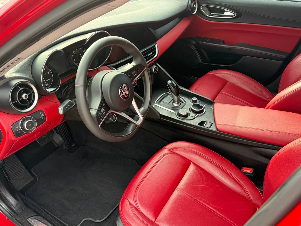2017 Alfa Romeo Giulia - Image 6 of 24