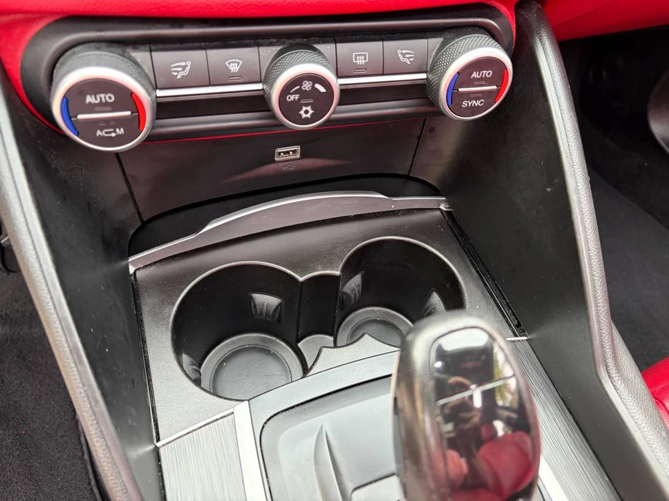 2017 Alfa Romeo Giulia - Image 21 of 24