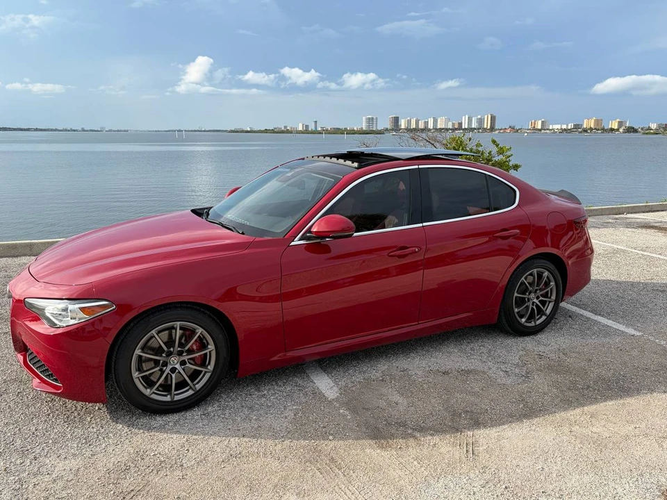 2017 Alfa Romeo Giulia - Image 16 of 24