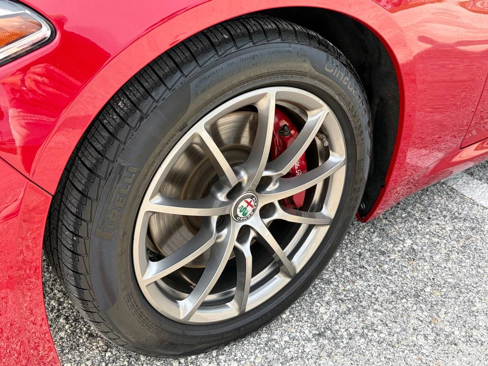 2017 Alfa Romeo Giulia - Image 19 of 24