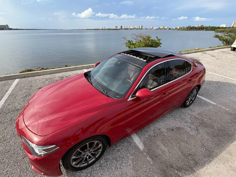 2017 Alfa Romeo Giulia - Image 10 of 24