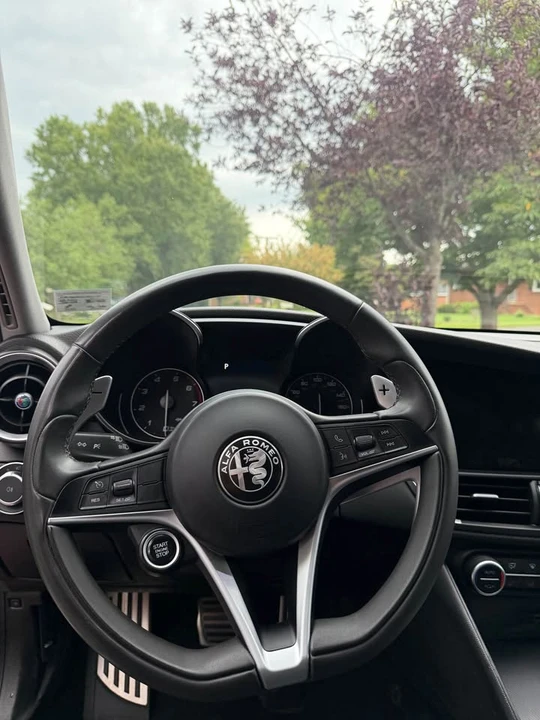 2017 Alfa Romeo Giulia - Image 14 of 15