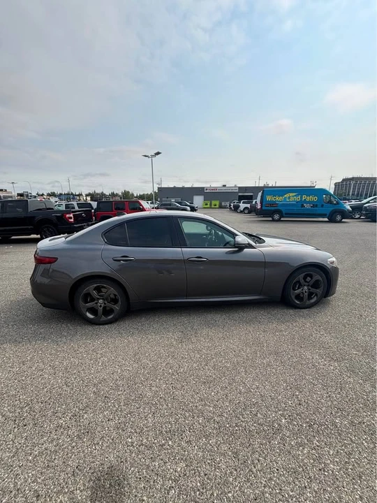 2017 Alfa Romeo Giulia - Image 8 of 18