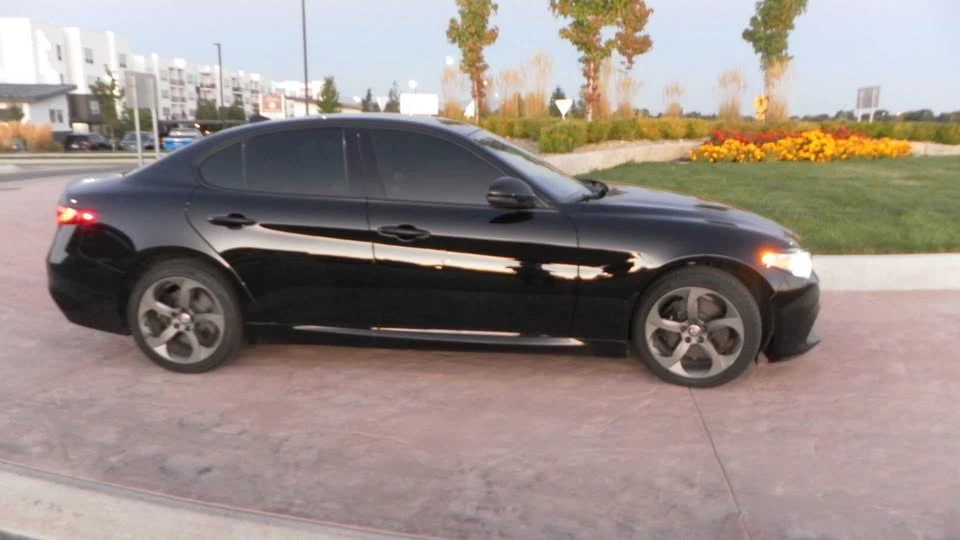 2017 Alfa Romeo Giulia - Image 17 of 17