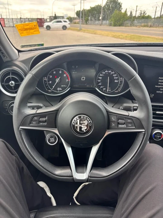 2017 Alfa Romeo Giulia - Image 11 of 18