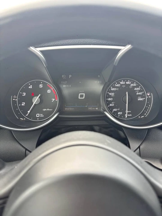 2017 Alfa Romeo Giulia - Image 12 of 18