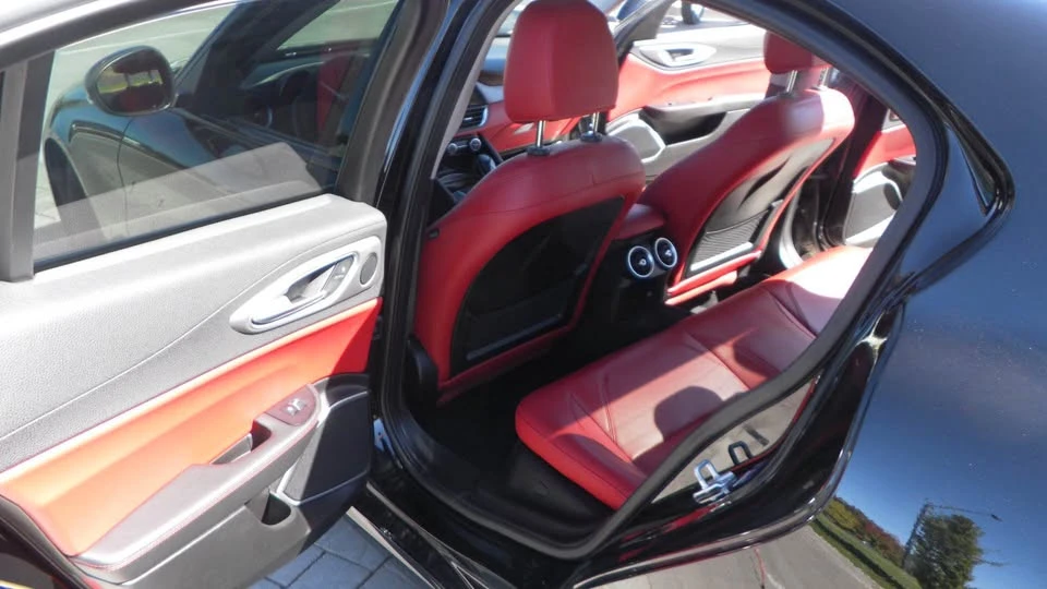 2017 Alfa Romeo Giulia - Image 8 of 17