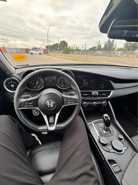 2017 Alfa Romeo Giulia - Image 14 of 18