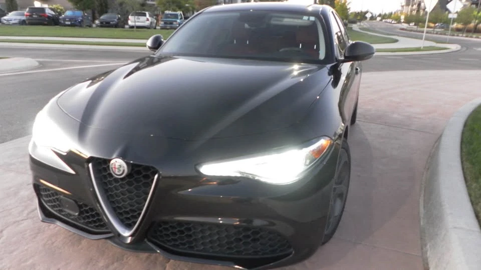 2017 Alfa Romeo Giulia - Image 15 of 17