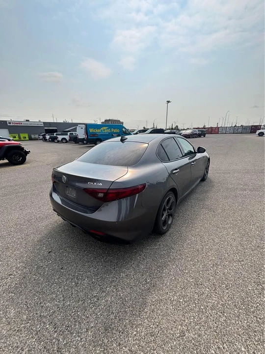 2017 Alfa Romeo Giulia - Image 7 of 18