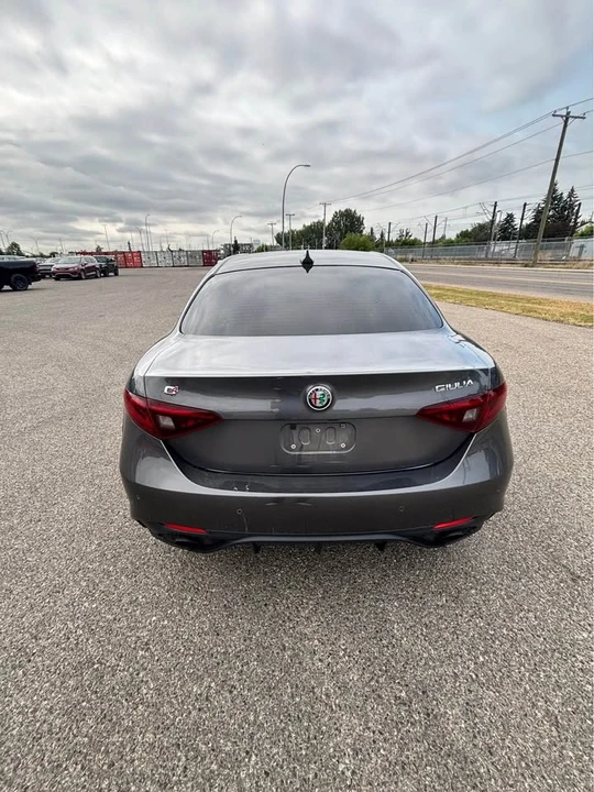 2017 Alfa Romeo Giulia - Image 5 of 18
