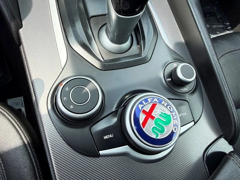 2017 Alfa Romeo Giulia - Image 11 of 14