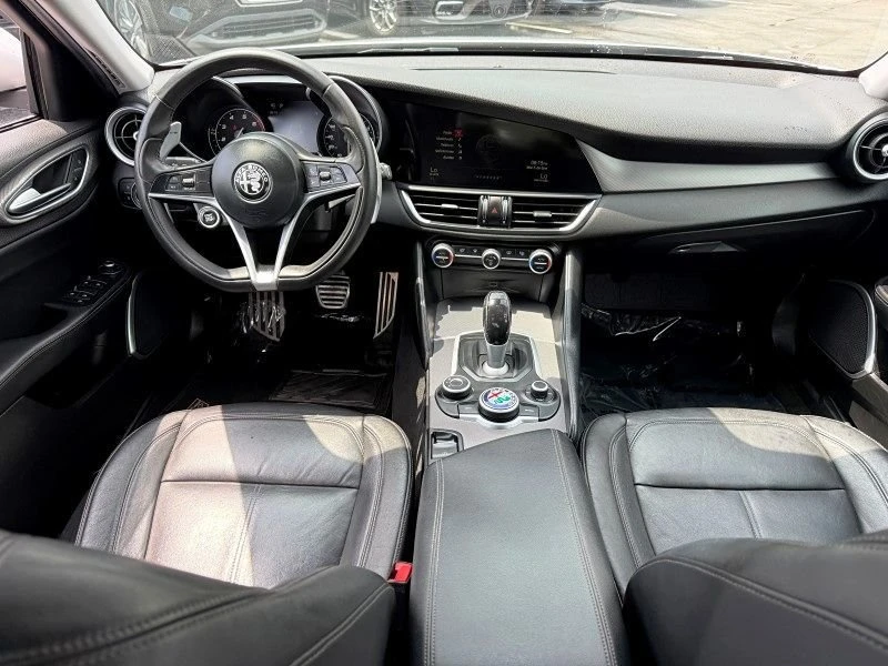 2017 Alfa Romeo Giulia - Image 9 of 14