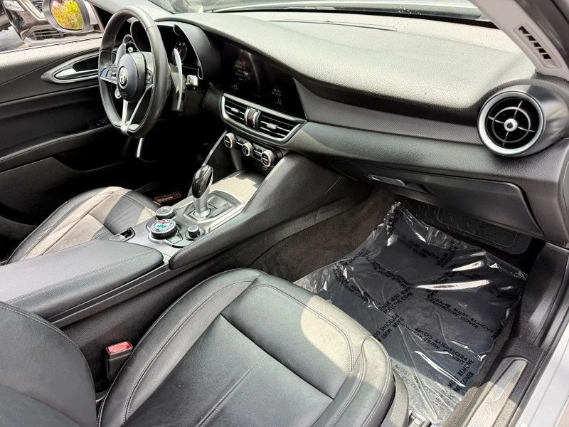 2017 Alfa Romeo Giulia - Image 8 of 14