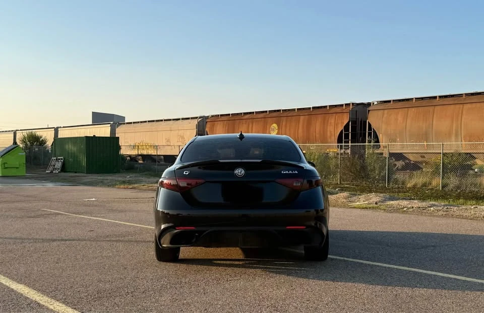 2017 Alfa Romeo Giulia - Image 5 of 11