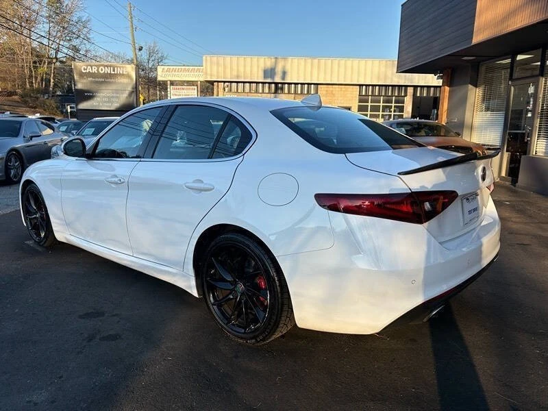 2017 Alfa Romeo Giulia - Image 8 of 20