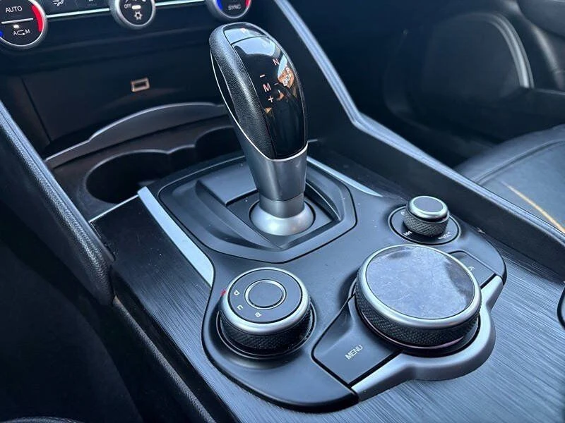 2017 Alfa Romeo Giulia - Image 15 of 20