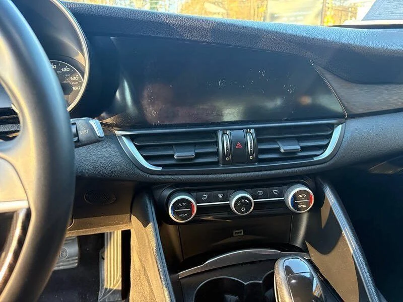 2017 Alfa Romeo Giulia - Image 19 of 20