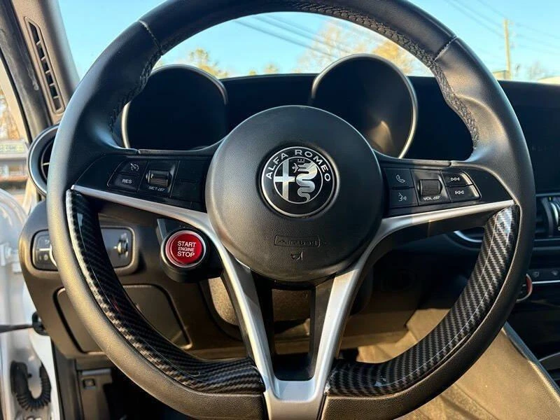 2017 Alfa Romeo Giulia - Image 14 of 20