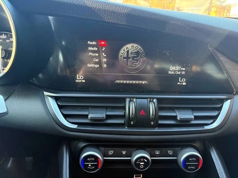 2017 Alfa Romeo Giulia - Image 16 of 20