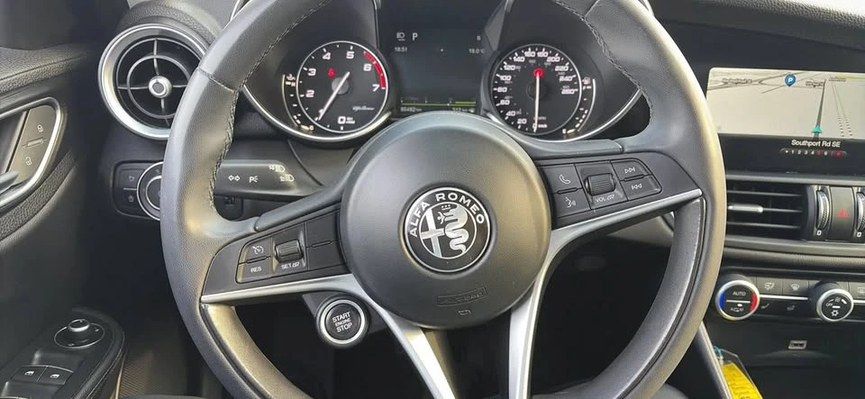 2017 Alfa Romeo Giulia - Image 10 of 13