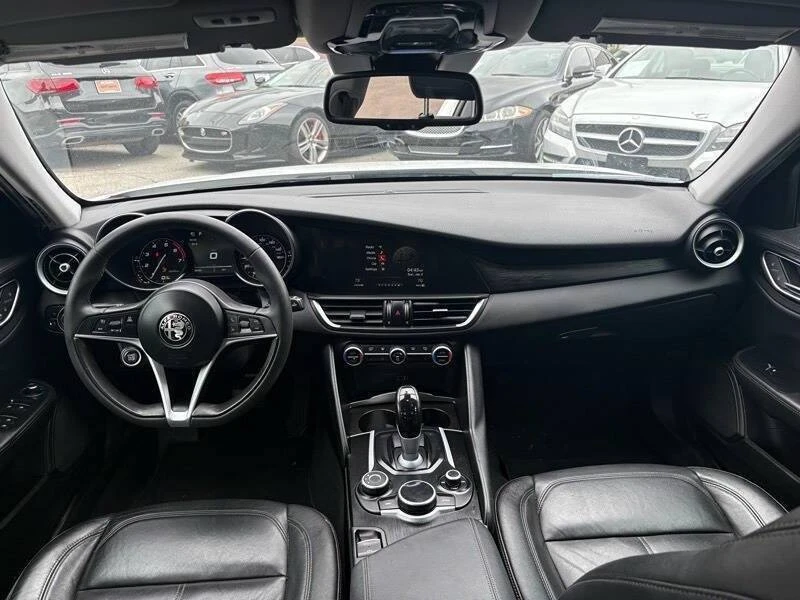 2017 Alfa Romeo Giulia - Image 10 of 18