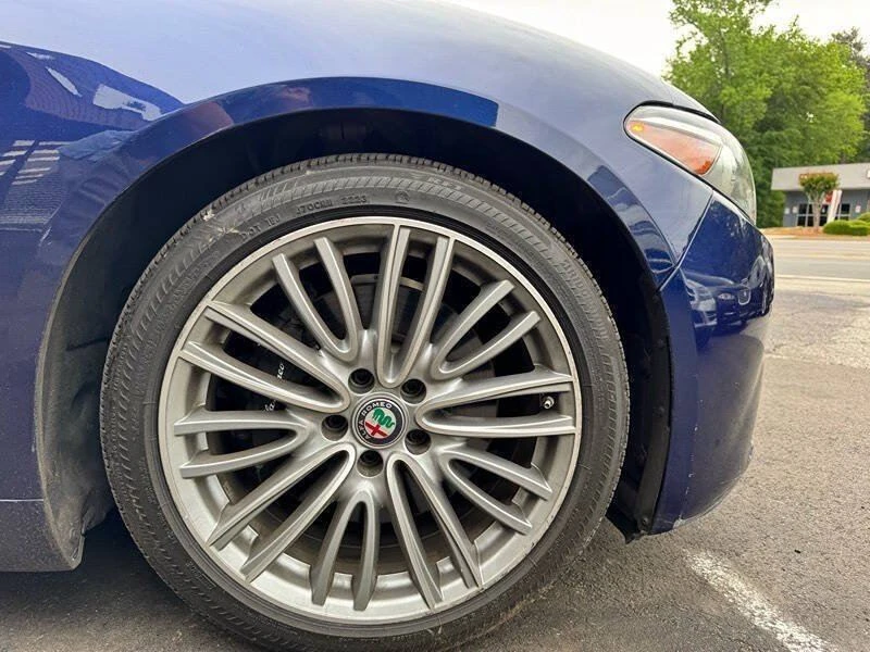 2017 Alfa Romeo Giulia - Image 16 of 16