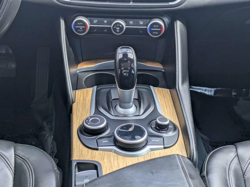 2017 Alfa Romeo Giulia - Image 17 of 20