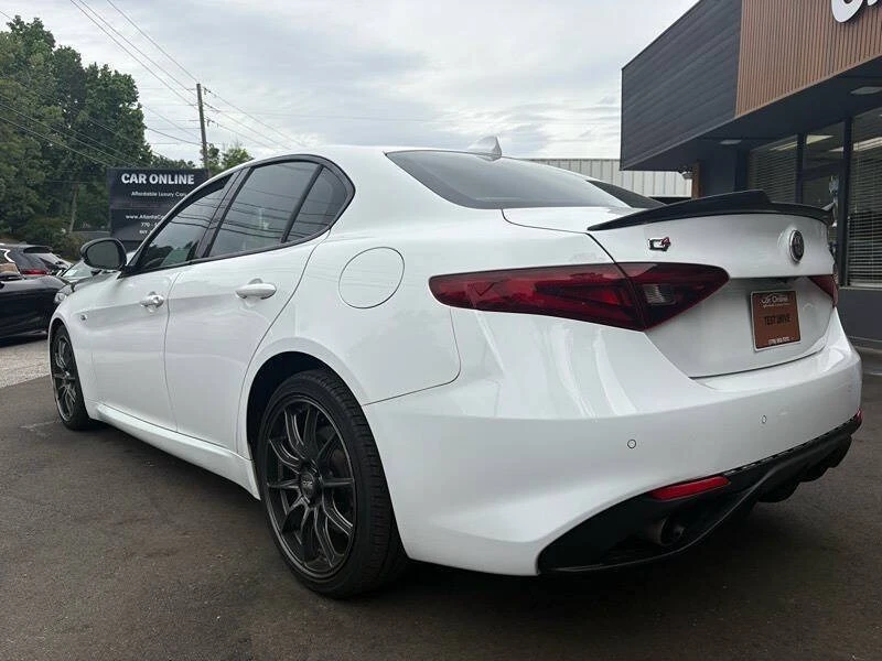2017 Alfa Romeo Giulia - Image 11 of 18