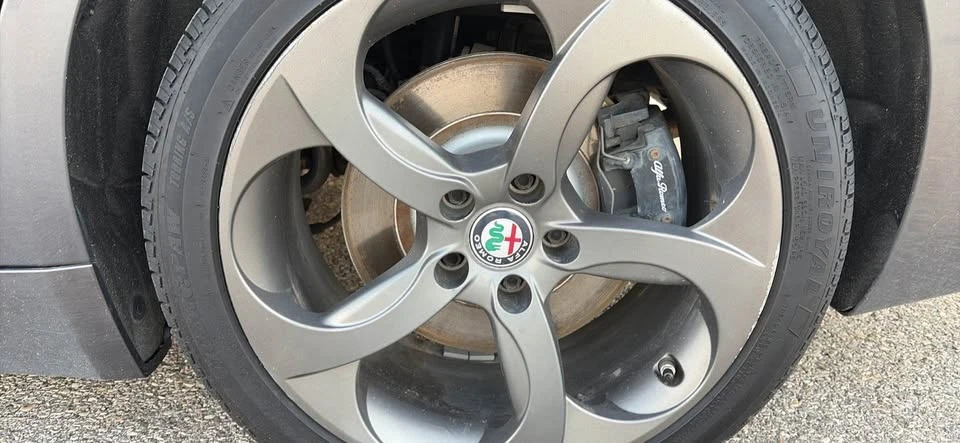 2017 Alfa Romeo Giulia - Image 4 of 13