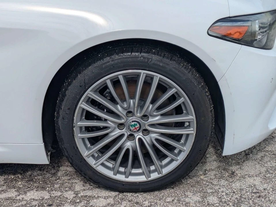 2017 Alfa Romeo Giulia - Image 10 of 20