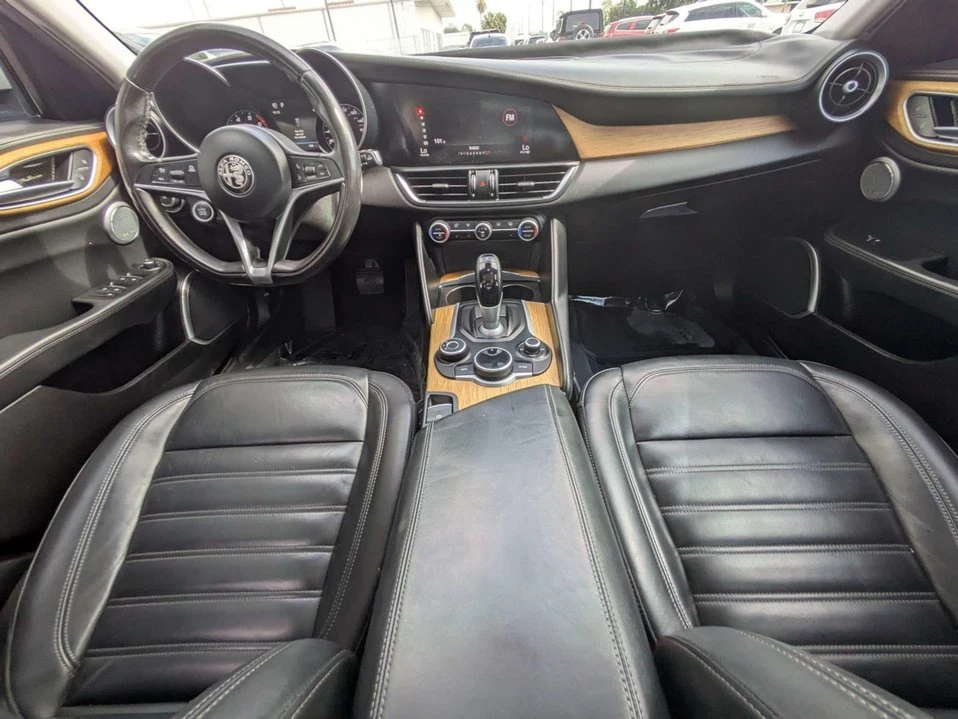 2017 Alfa Romeo Giulia - Image 13 of 20