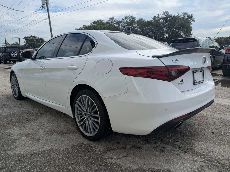 2017 Alfa Romeo Giulia - Image 5 of 20