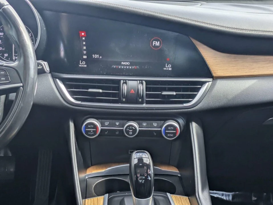 2017 Alfa Romeo Giulia - Image 16 of 20