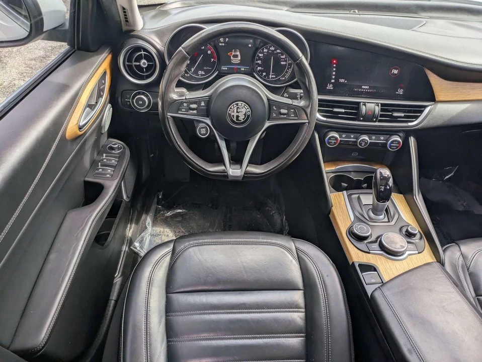 2017 Alfa Romeo Giulia - Image 14 of 20