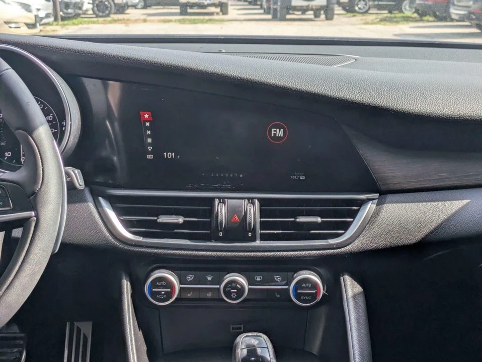 2017 Alfa Romeo Giulia - Image 16 of 20
