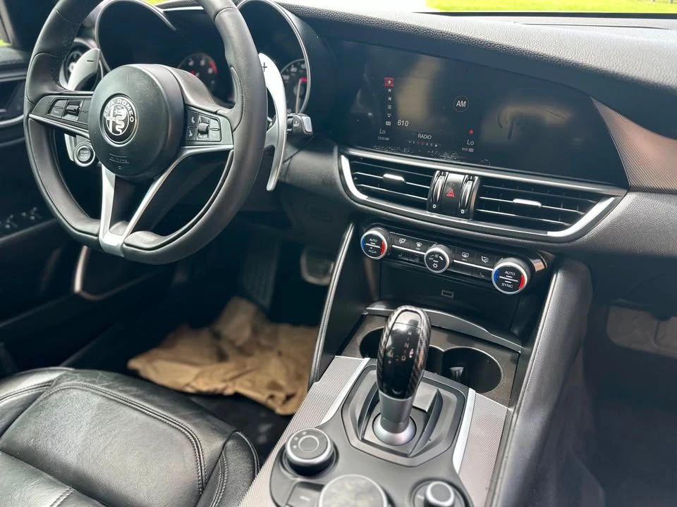 2017 Alfa Romeo Giulia - Image 6 of 17