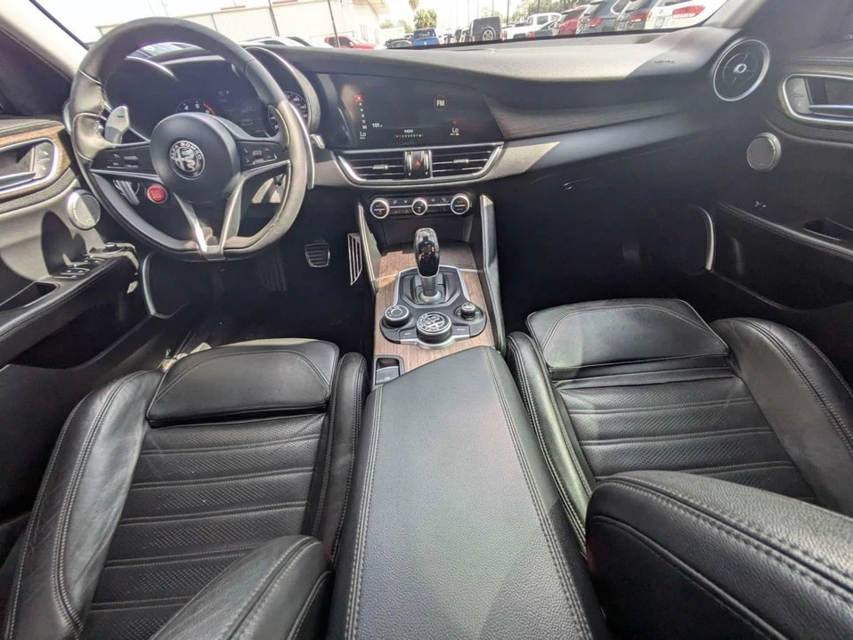 2017 Alfa Romeo Giulia - Image 13 of 20