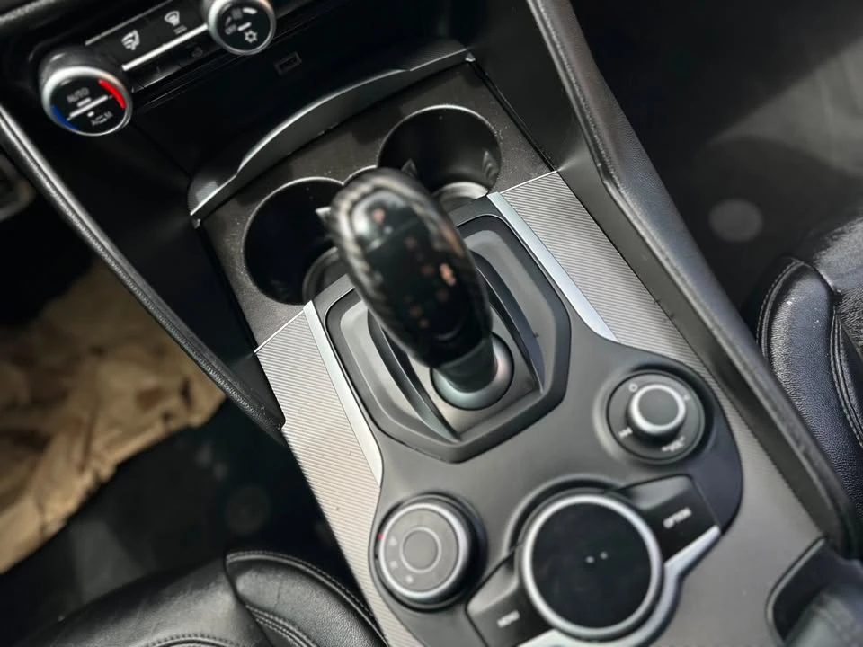 2017 Alfa Romeo Giulia - Image 8 of 17
