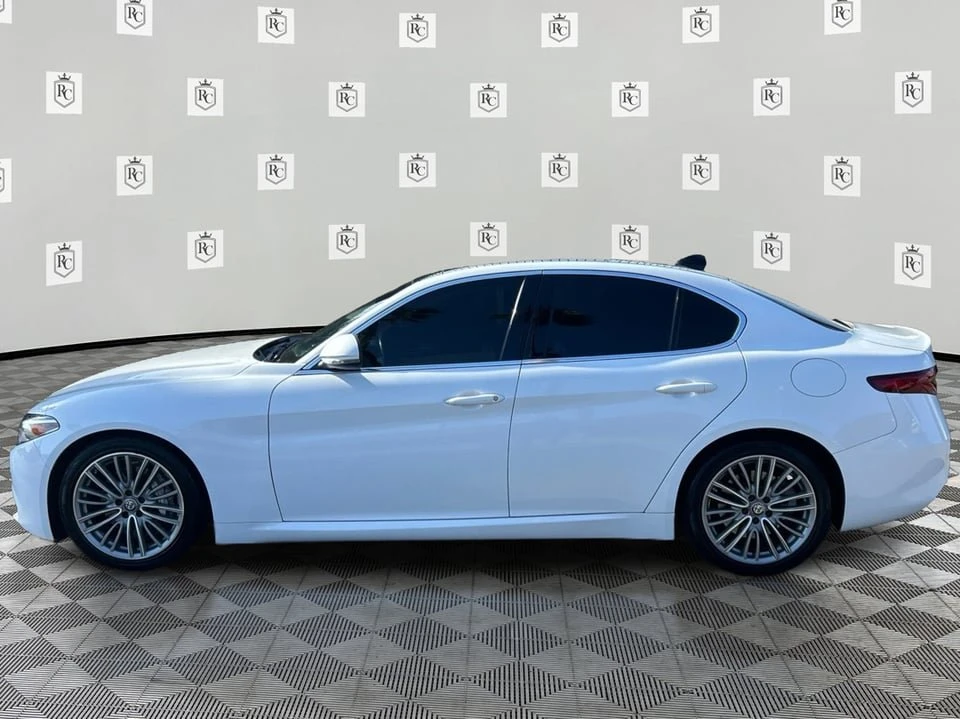 2017 Alfa Romeo Giulia - Image 8 of 20