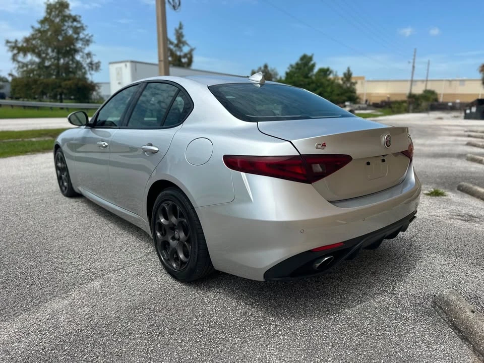 2017 Alfa Romeo Giulia - Image 15 of 17
