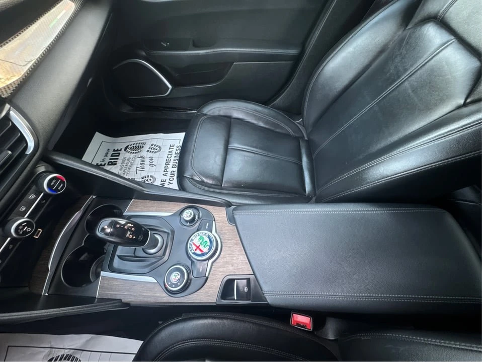 2017 Alfa Romeo Giulia - Image 17 of 20