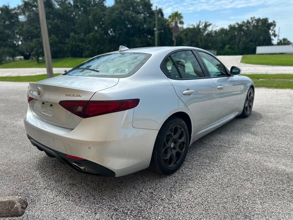 2017 Alfa Romeo Giulia - Image 17 of 17