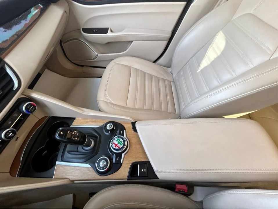 2017 Alfa Romeo Giulia - Image 17 of 20