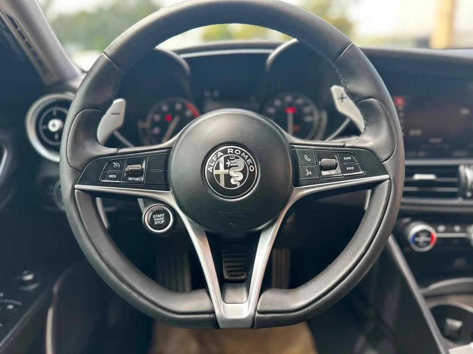 2017 Alfa Romeo Giulia - Image 7 of 17