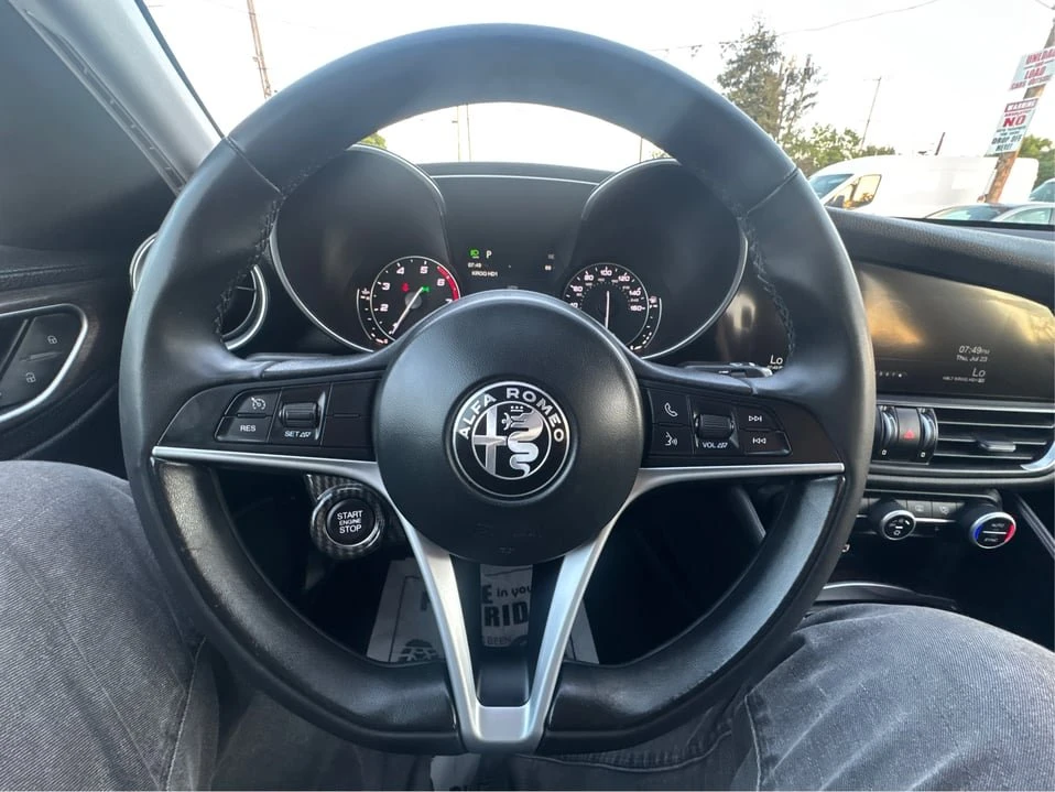 2017 Alfa Romeo Giulia - Image 20 of 20